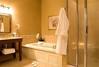 The Clarke Hotel Waukesha Ngoại thất bức ảnh