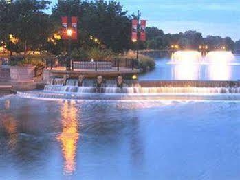 The Clarke Hotel Waukesha Ngoại thất bức ảnh