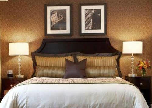 The Clarke Hotel Waukesha Phòng bức ảnh